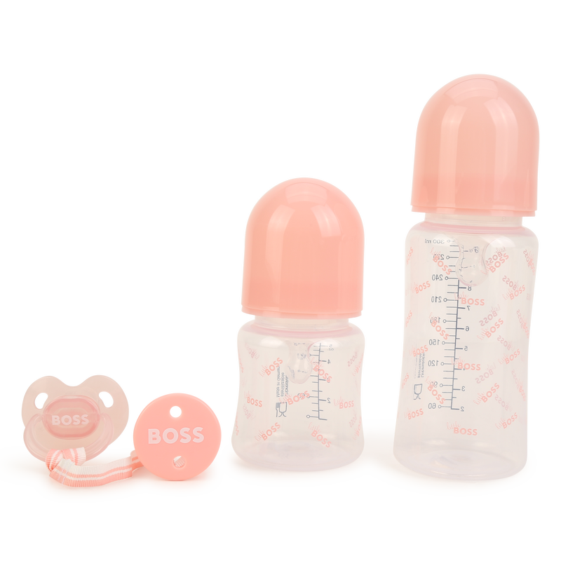 Set aus 4 Stück Babyzubehör BOSS 
                    UNISEX